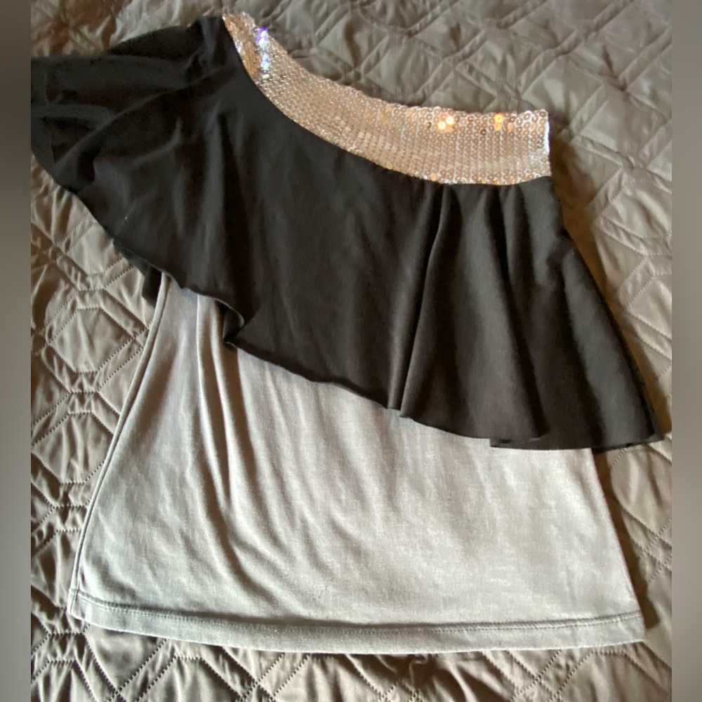 One shoulder top